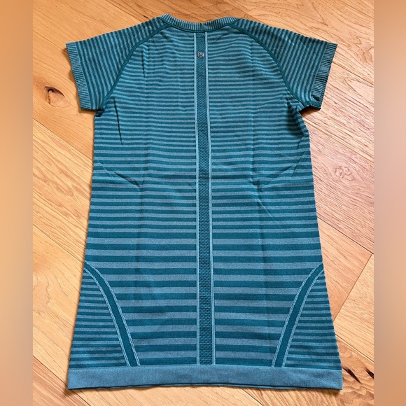 Lululemon Swiftly Tech Short Sleeve Crew - Picture 2 of 4